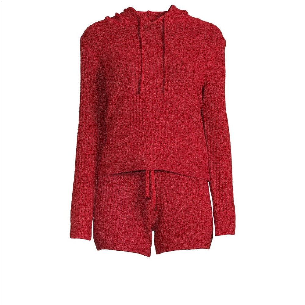 Two-piece set hoodie sweater and short.